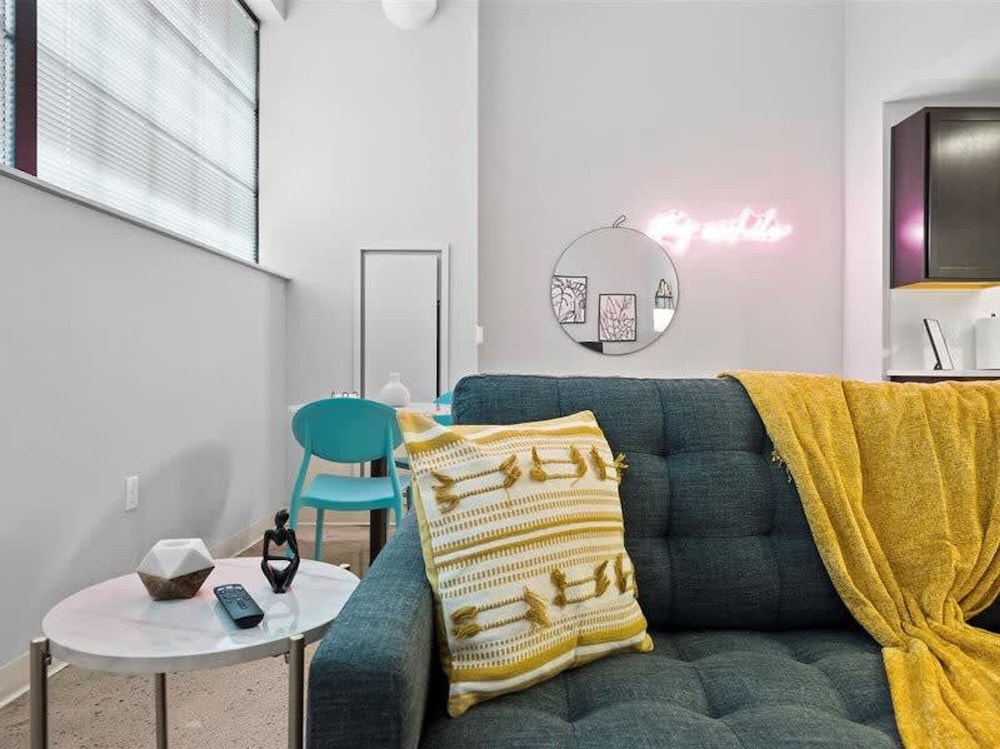 Cozysuites Historic 1BR Downtown Pittsburgh view 4