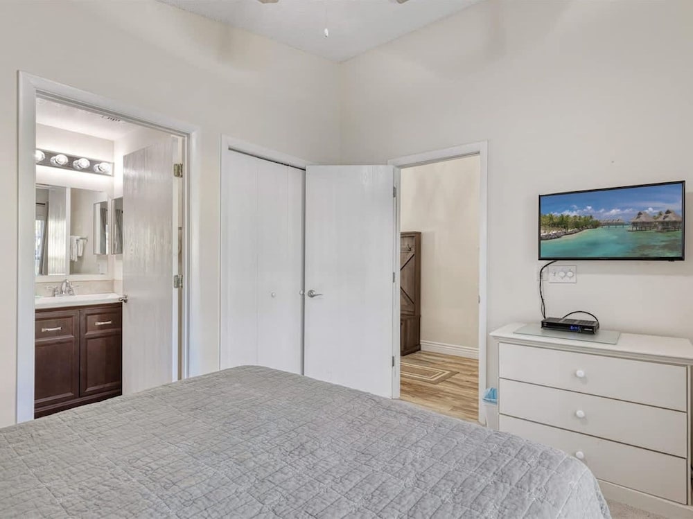 Villa Minutes From Disney 4bd 3Bt Private Pool Games