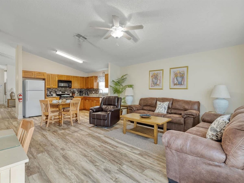 Villa Minutes From Disney 4bd 3Bt Private Pool Games