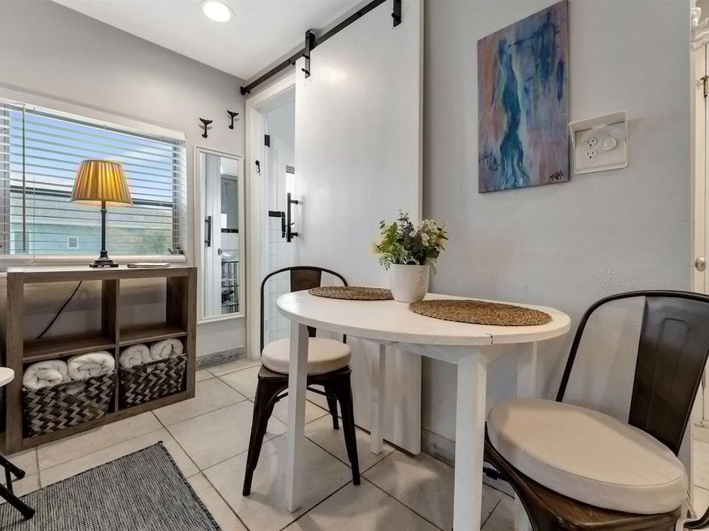 Beach 2 Blocks Away Heated Pool Waterview Suite