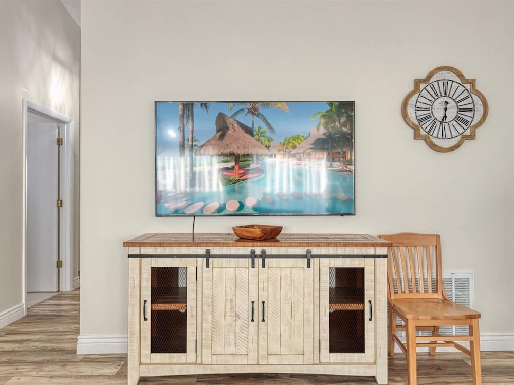 Villa Minutes From Disney 4bd 3Bt Private Pool Games