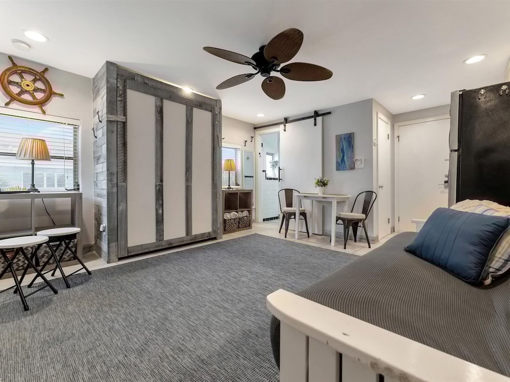 Beach 2 Blocks Away Heated Pool Waterview Suite