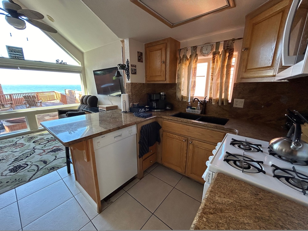 Ocean Front Cabin 17 Jacuzzi Remarkable Views