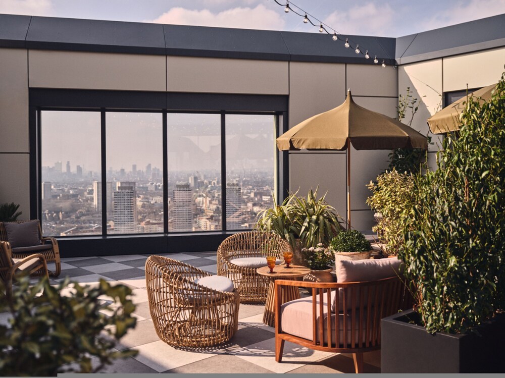 Stunning Two-bedroom Apartment With a Balcony