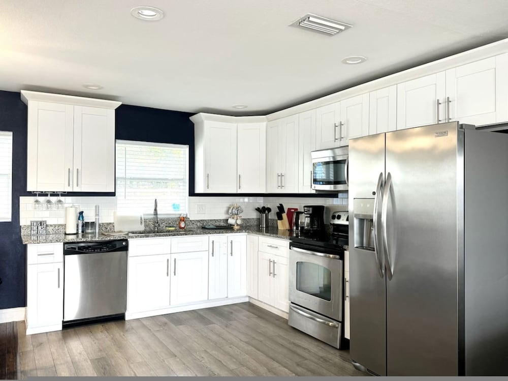 Quiet Spacious Home Close to Clearwater Beaches