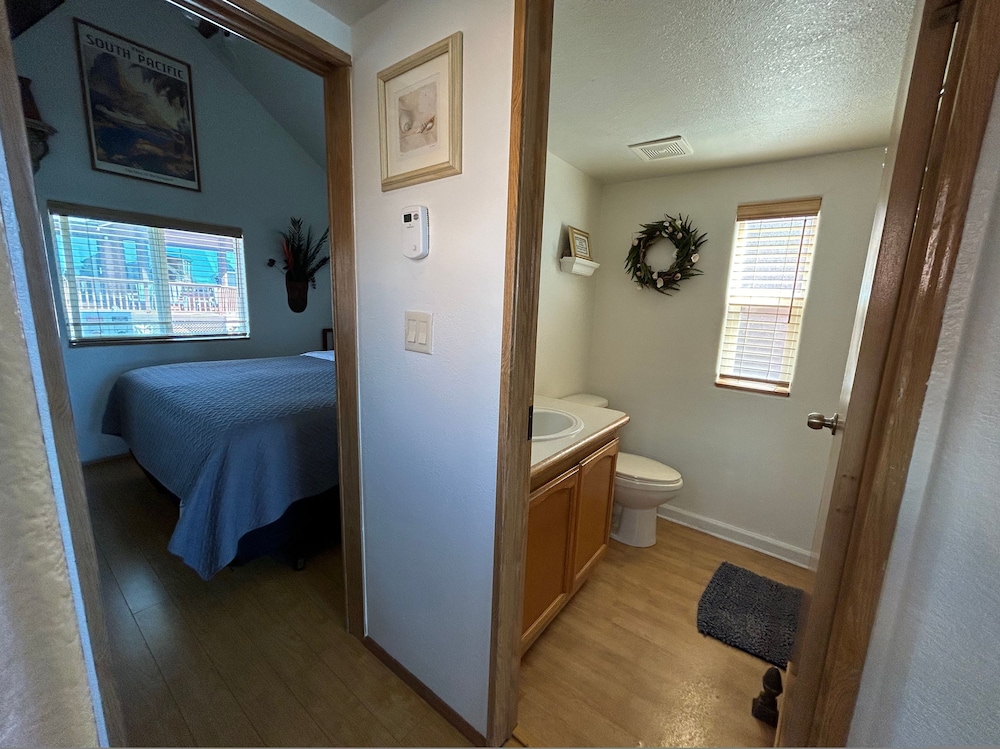 Ocean Front Cabin 11 w Jacuzzi Superb Views