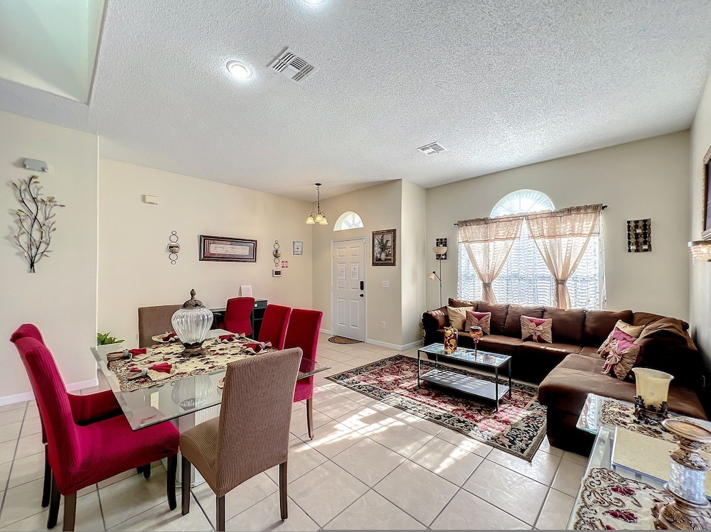 Scuttle Vacation Pool Home W Spa