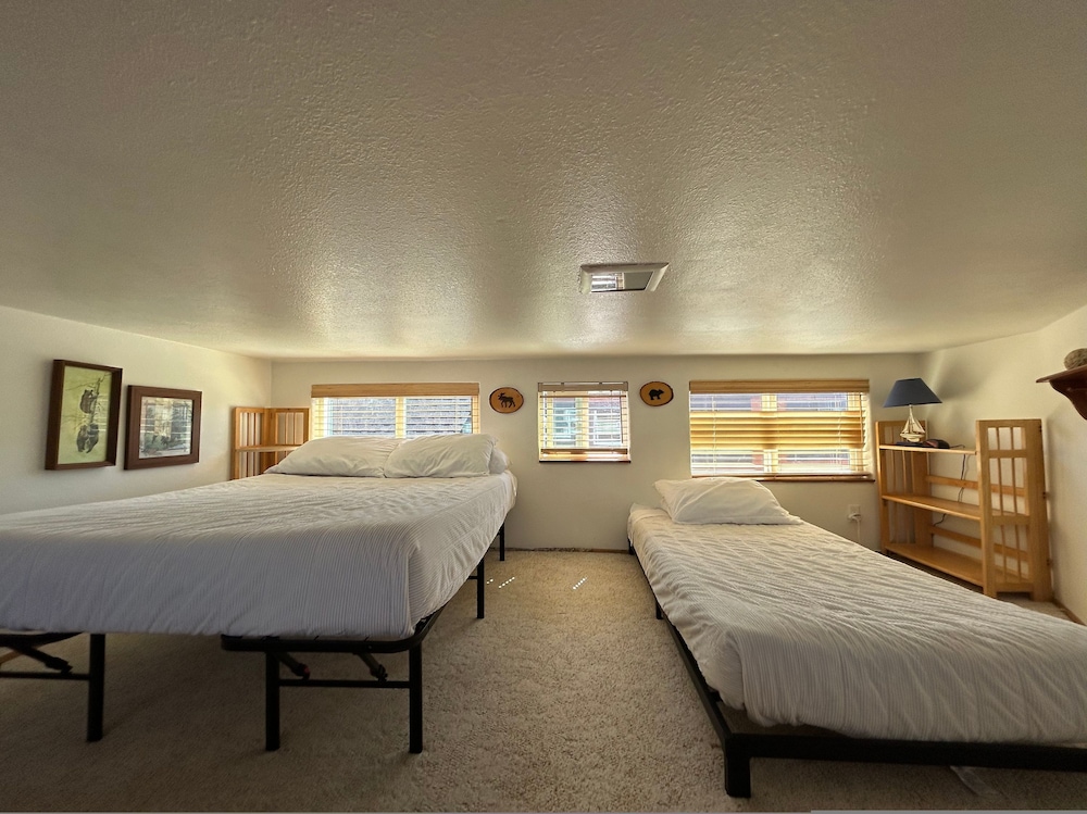 Ocean Front Cabin 11 w Jacuzzi Superb Views