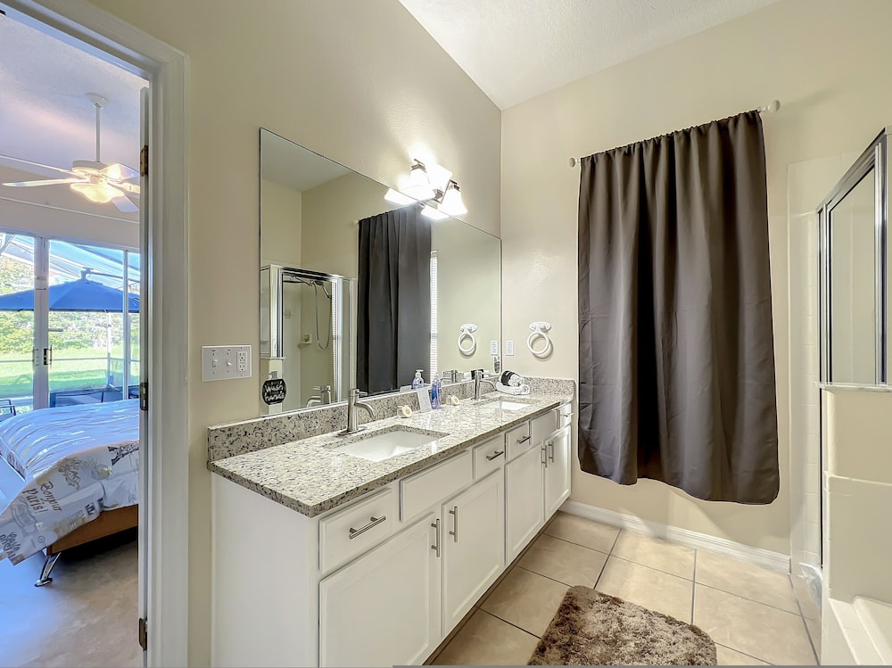 Scuttle Vacation Pool Home W Spa