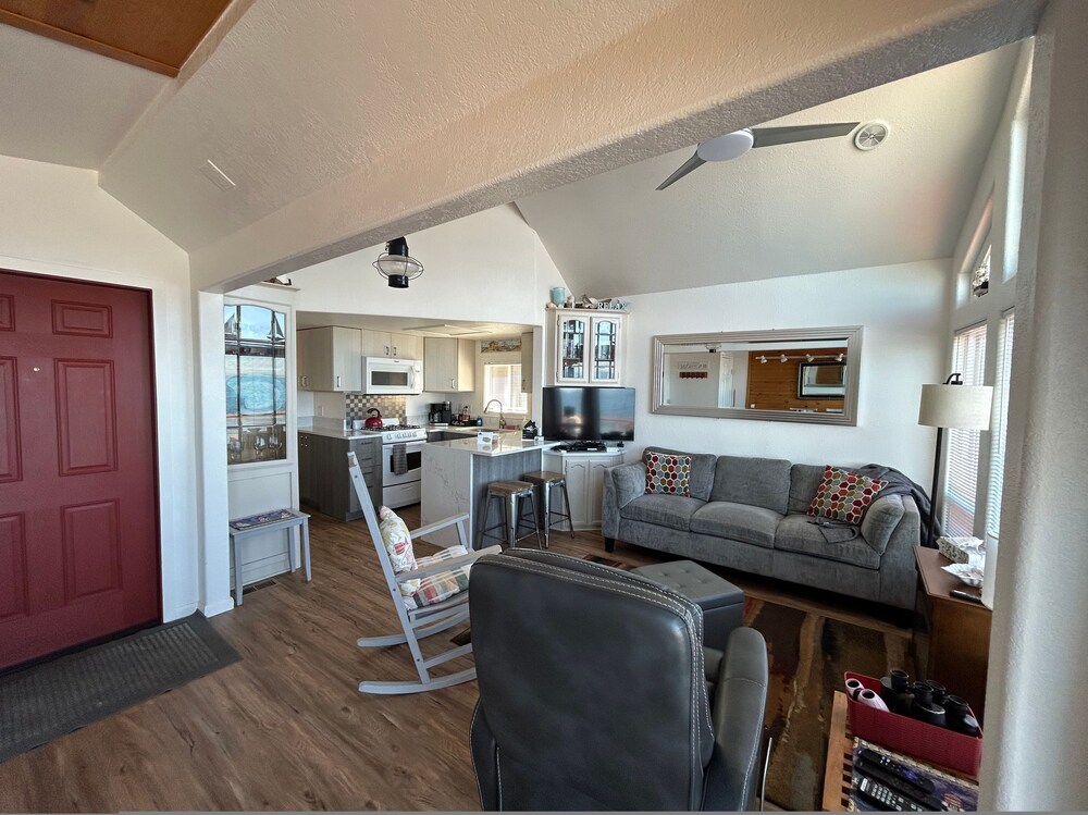 Oceanfront Cabin 10 Jacuzzi Breathtaking Views