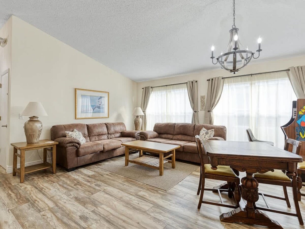 Villa Minutes From Disney 4bd 3Bt Private Pool Games