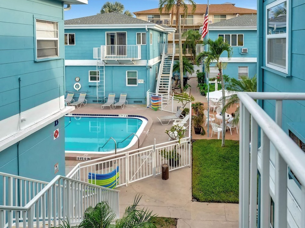 Beach 2 Blocks Away Heated Pool Waterview Suite