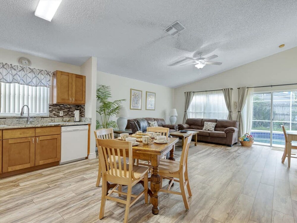 Villa Minutes From Disney 4bd 3Bt Private Pool Games