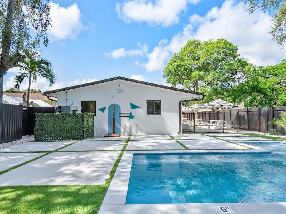 Miami Stay With Pool Luxury