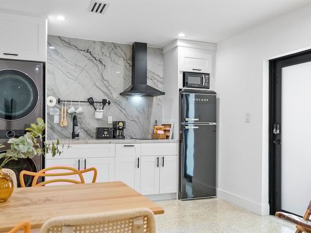 Fresh Modern With Pool Oasis