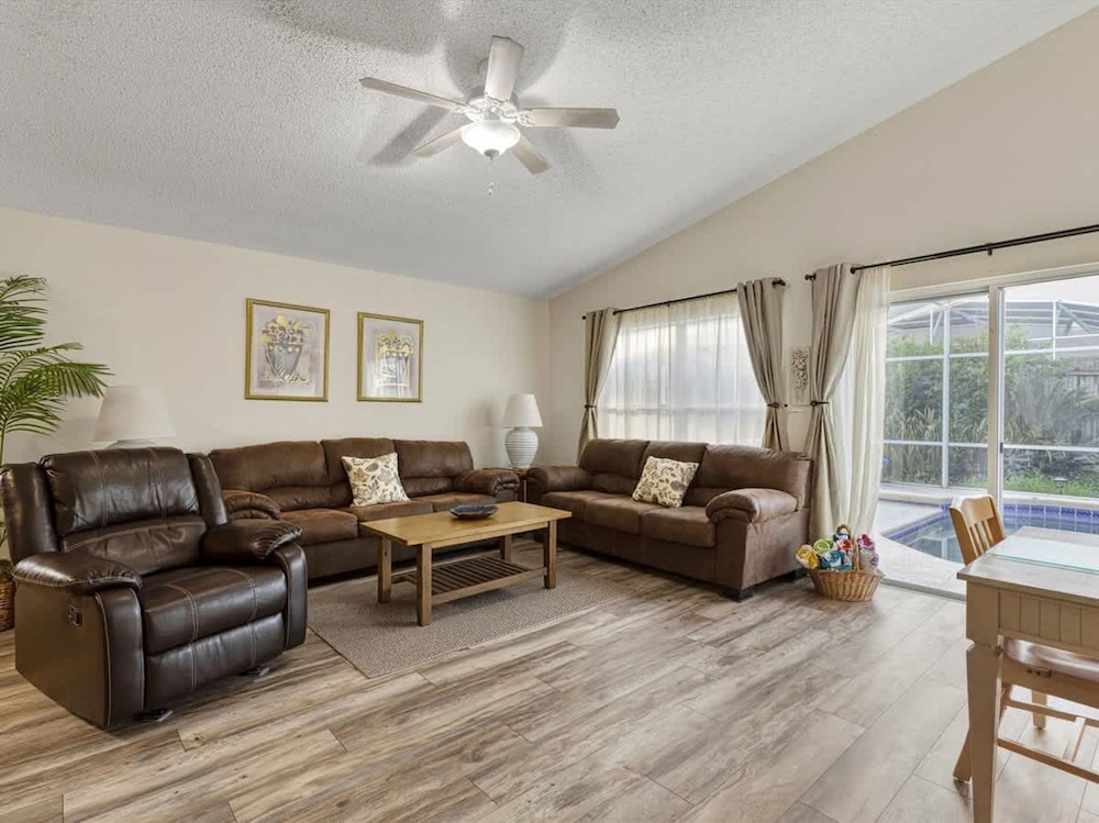 Villa Minutes From Disney 4bd 3Bt Private Pool Games