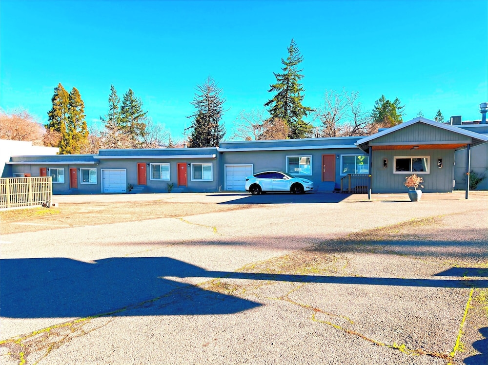 Ashland Vacations - Ashland Motel - Oregon - Property Image 7