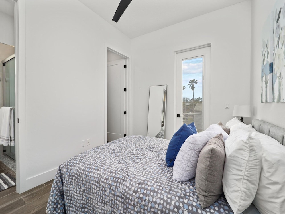 Ocean Front Flagler Beach Sleeps 5 People