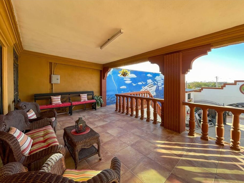 Homely Mexican Accent Apartment 2