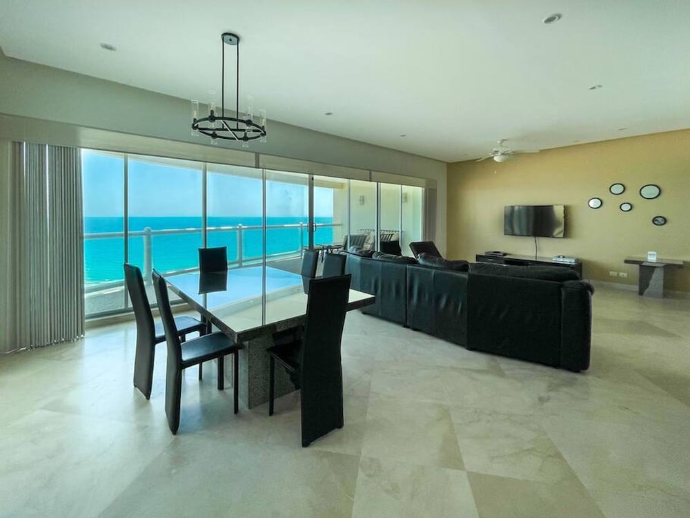 Oceanfront Condo With Astonishing View Private