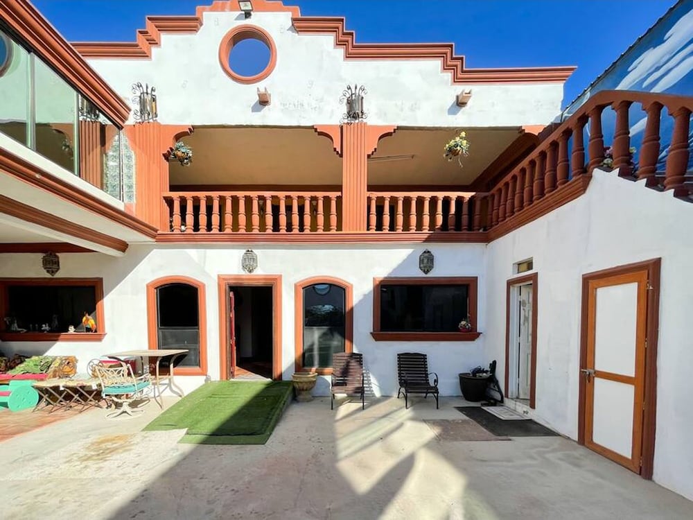 Homely Mexican Accent Apartment 2