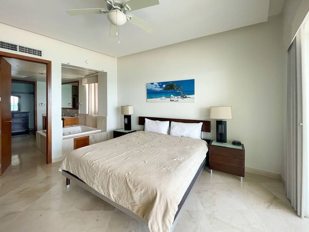 Oceanfront Condo With Astonishing View Private