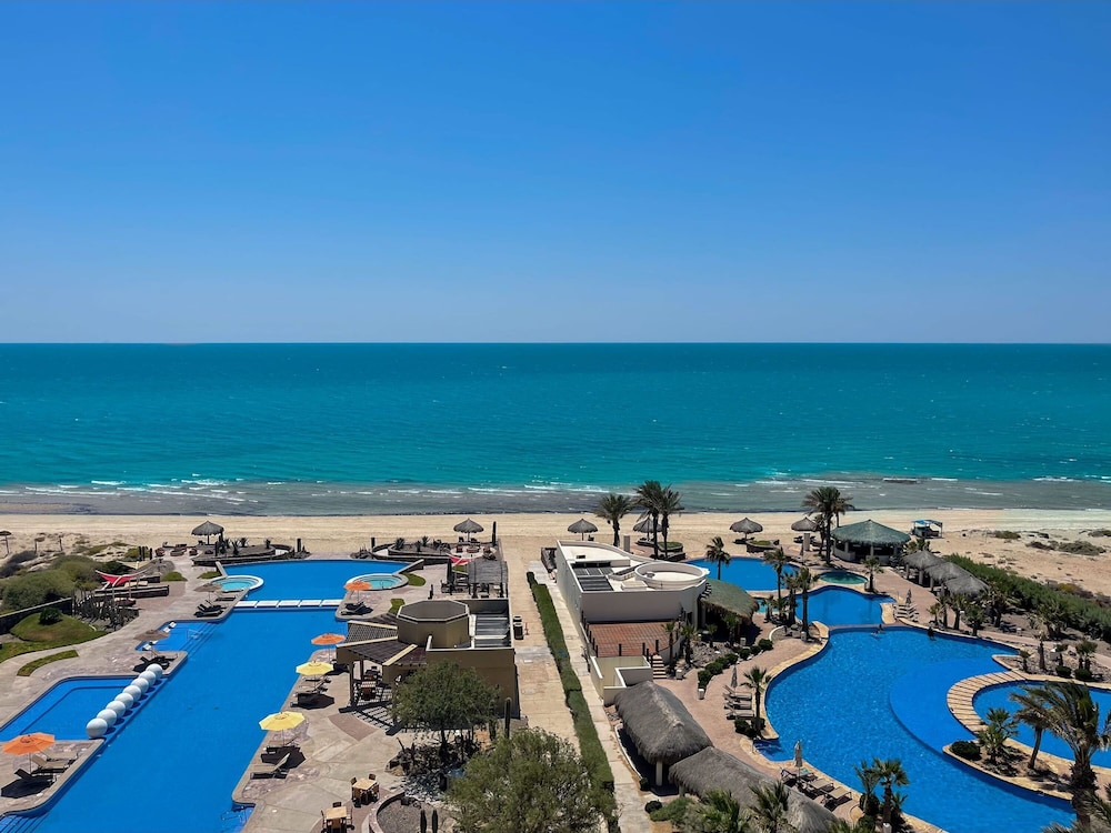 Beachfront Condo With Pools Beach Access
