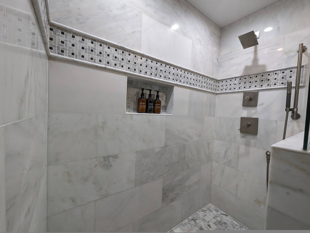 1303 Colony Dr Marietta - Full Home