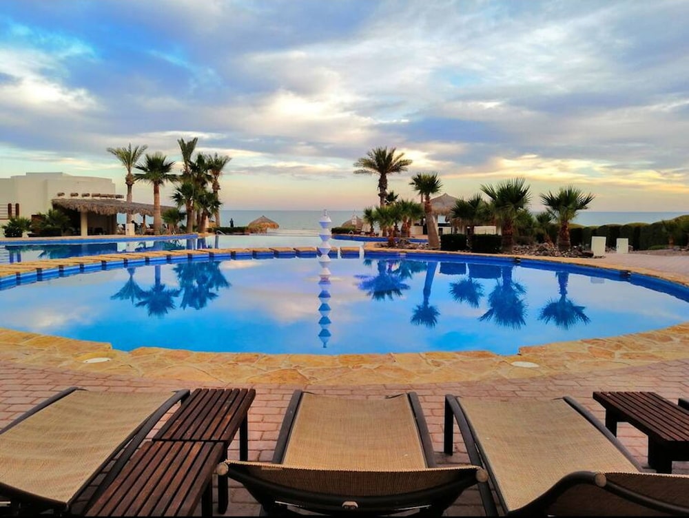 Hidden Gem Villa With Serene Beach Pool Access