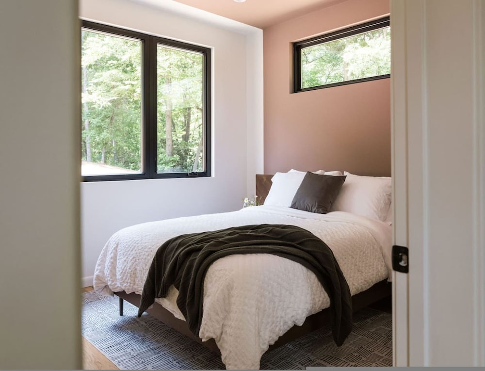 Two Modern Tiny Homes 4 Mile Drive to DT w Hot Tub Haus 50 43