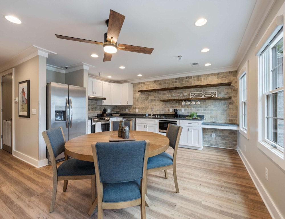 Carters Court Serene Suite