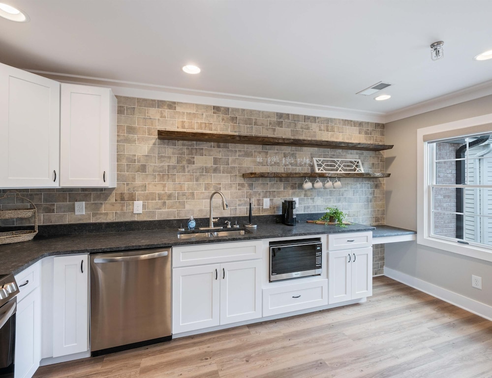 Carters Court Serene Suite
