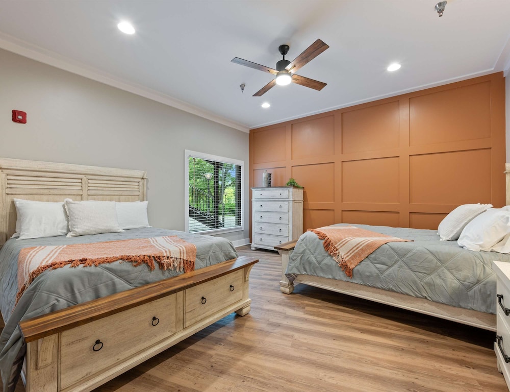 Carters Court Grand Escape
