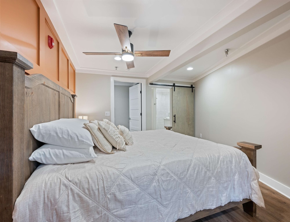 Carters Court Serene Suite