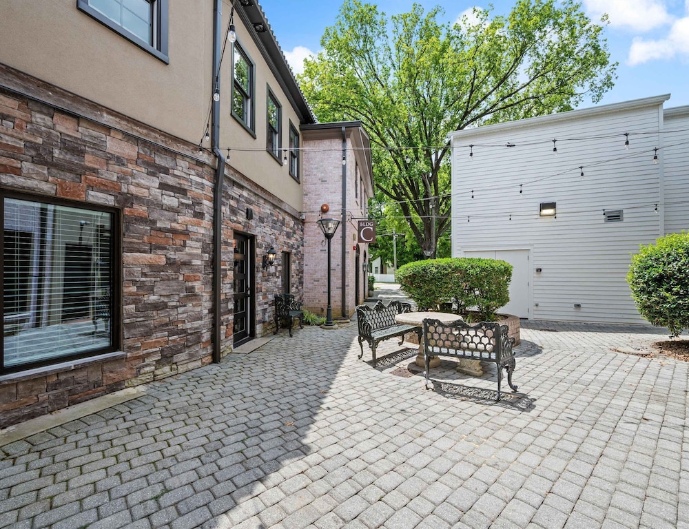 Carters Court Grand Escape