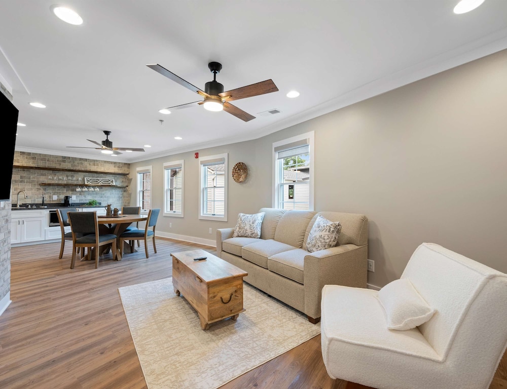 Carters Court Serene Suite