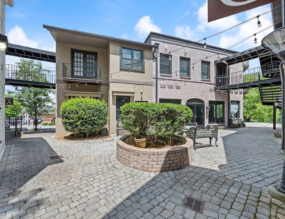 Carters Court Grand Escape