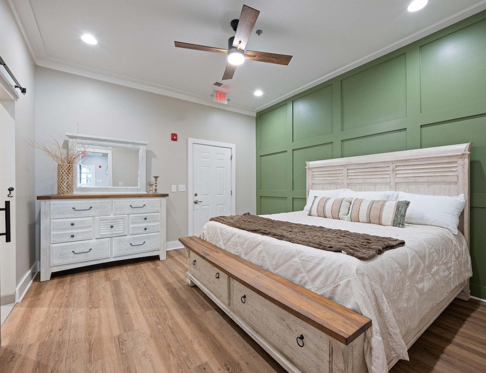 Carters Court Grand Escape
