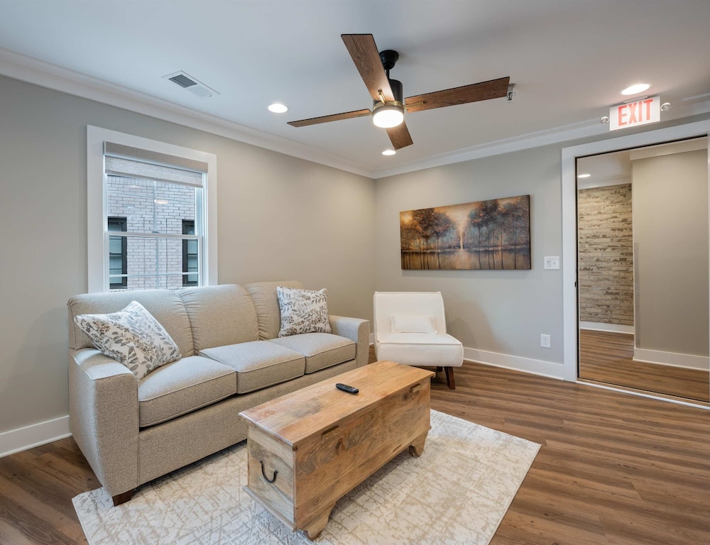 Carters Court Serene Suite
