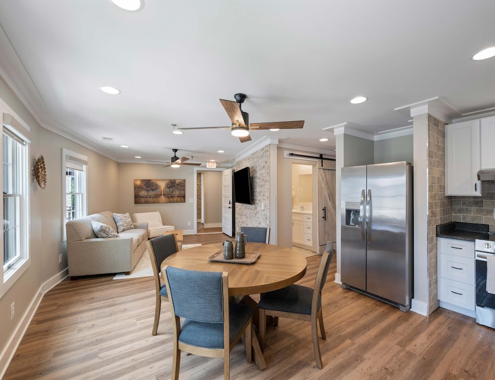 Carters Court Serene Suite