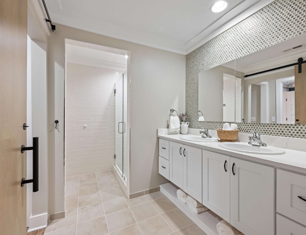 Carters Court Serene Suite