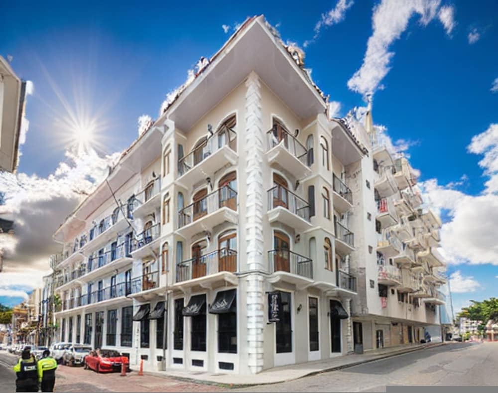 The Acapella Condo by Acomodo