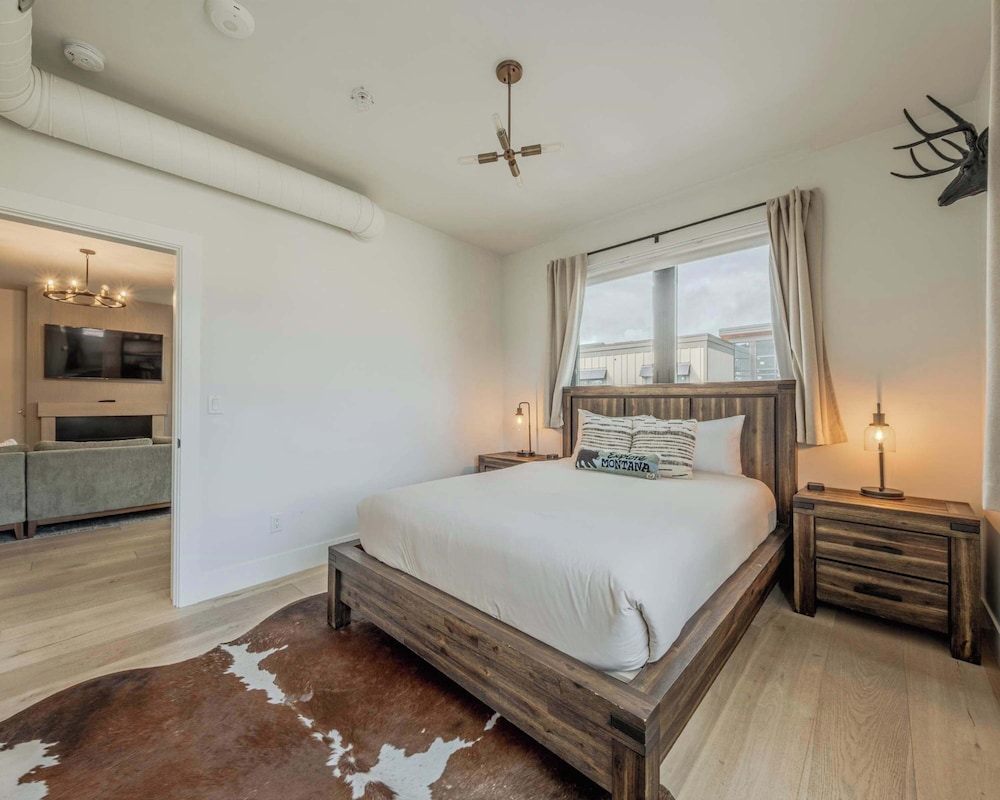 Whitefish Loft, Downtown Condo for 6