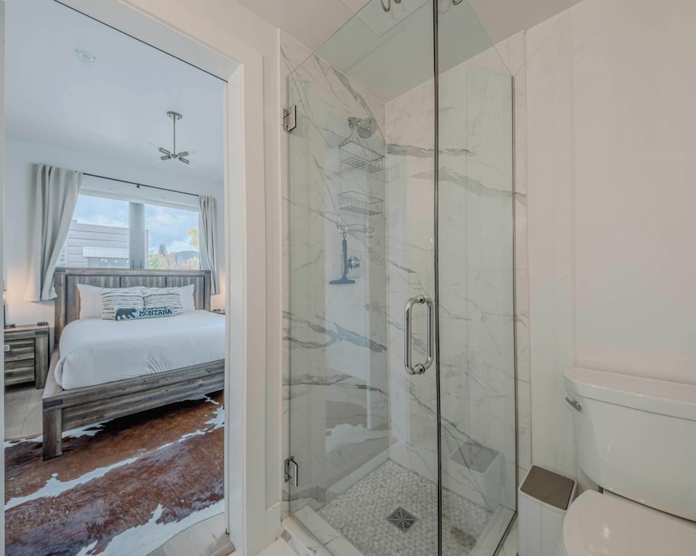 Whitefish Loft, Downtown Condo for 6