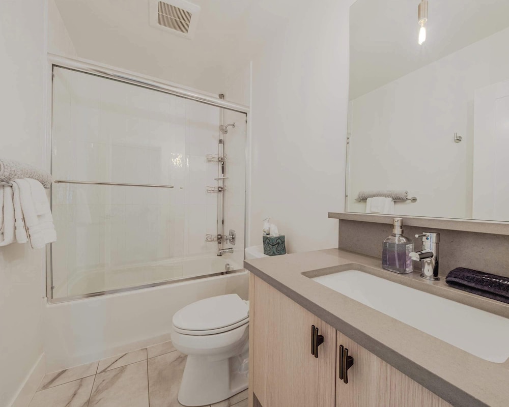Whitefish Loft, Downtown Condo for 6