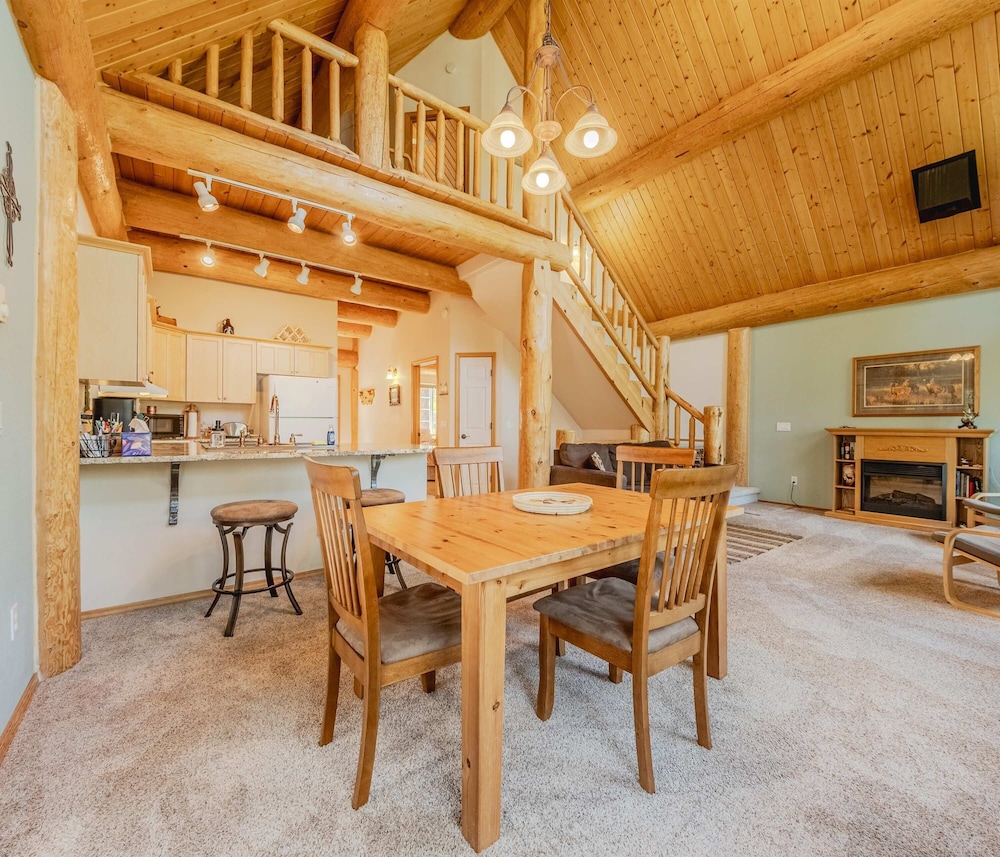 Whitetail Cabin For 9 Ppl!