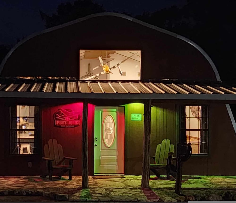 Terracotta Oasis - Wimberley for 30 Guests
