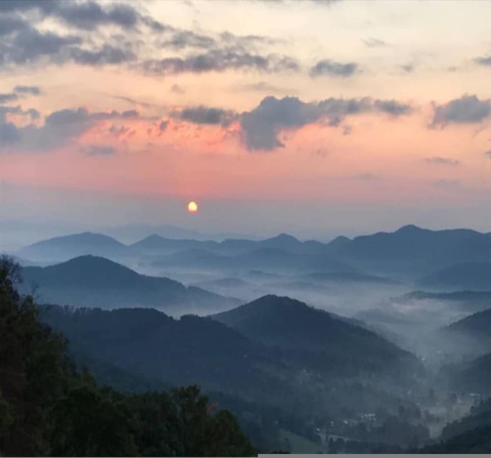 Sky-high Mountain Luxury w Jaw Dropping Views