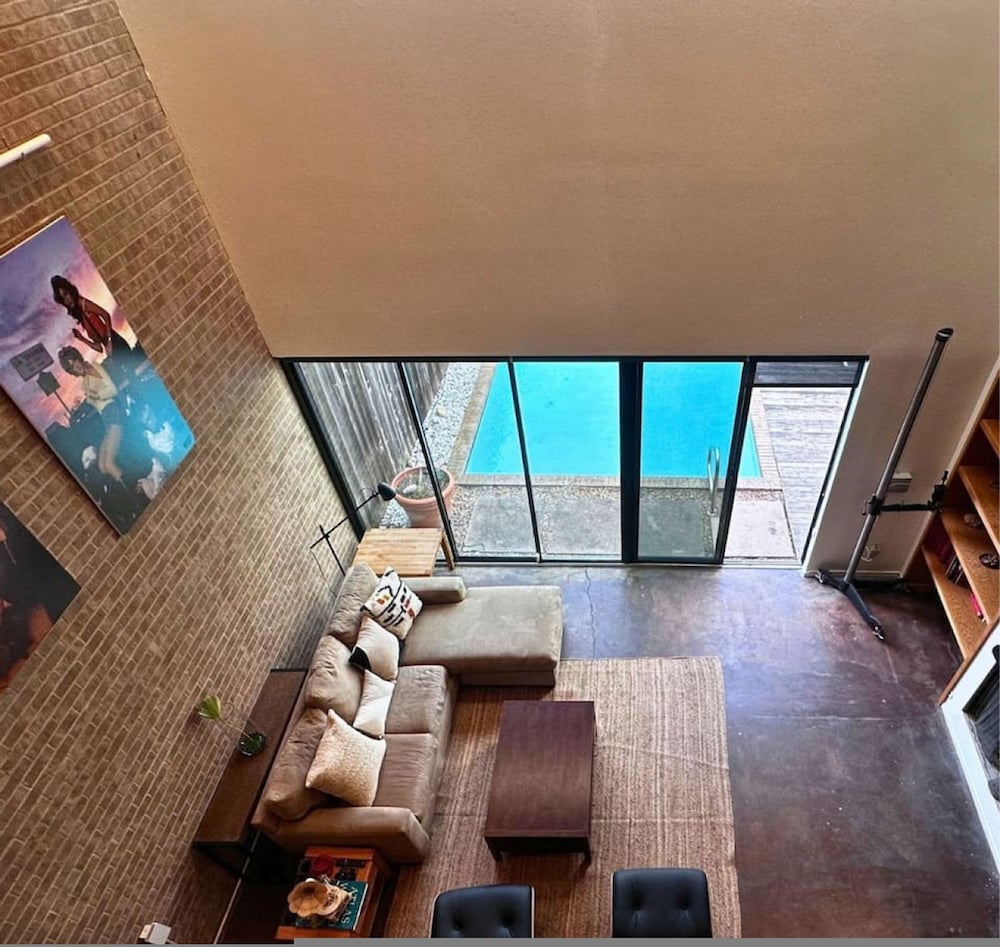 Montrose Retreat w Pool Minutes From Everything