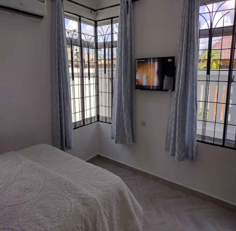 Mkamiti Villa Airport Hotel view 4